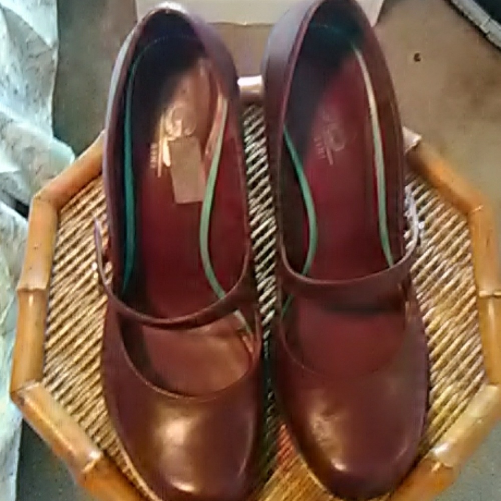 Maroon  punps